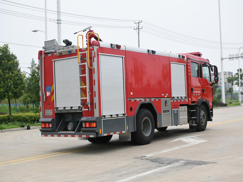 國(guó)六8噸重汽T5G水罐消防車