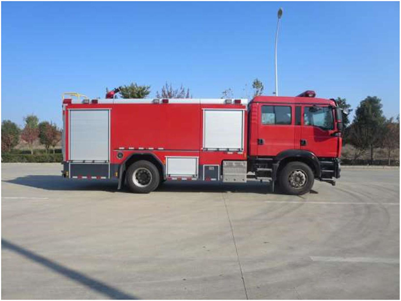 國(guó)六8噸汕德卡泡沫消防車